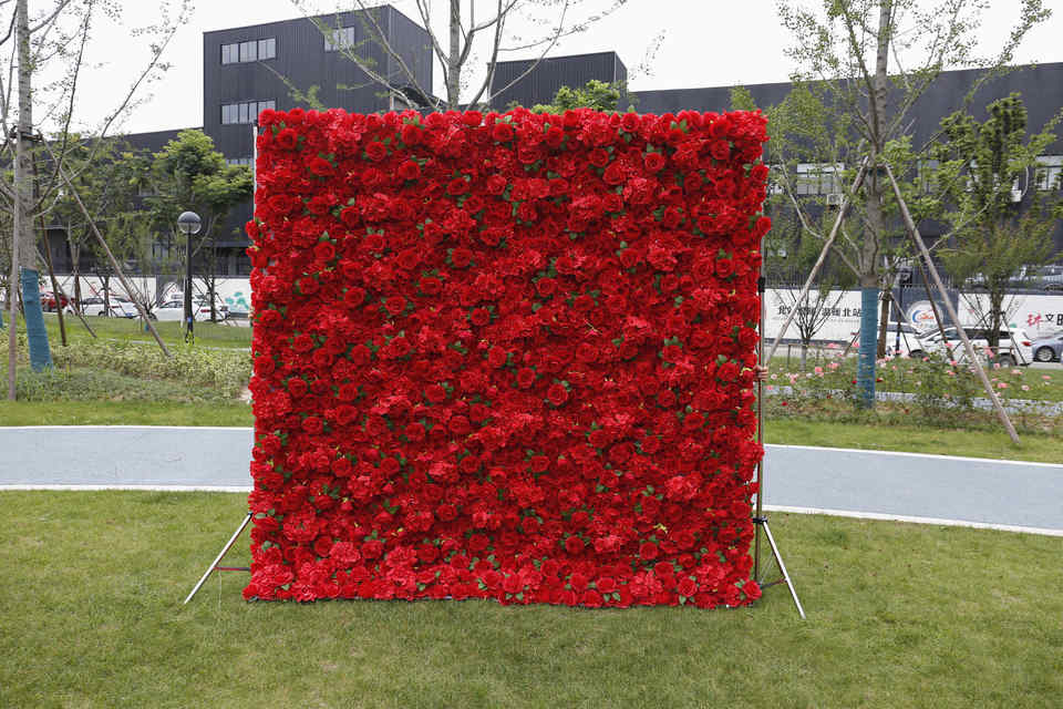 Customized 3D Roll-Up Artificial Red Flower Wall Backdrop With Green Leaves Fabric Base for Home Wedding Wall Decorations
