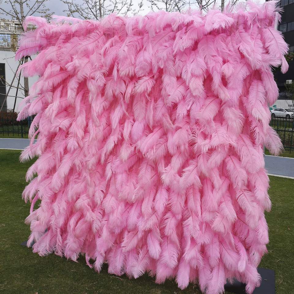 New Arrival Pink Wedding Backdrop Luxurious Feathers European Style Wedding Backdrop Faux Pink Feather Flower Wall